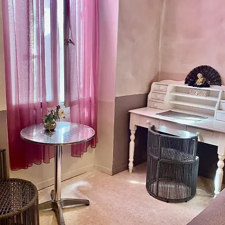 Prázdninový dům Les Lauriers Duplex Centre Avec Jardin