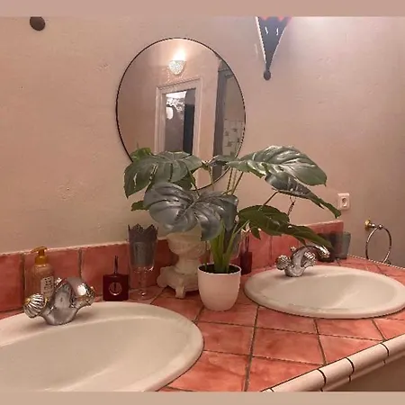 Prázdninový dům Les Lauriers Duplex Centre Avec Jardin