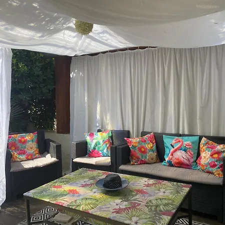 Prázdninový dům Les Lauriers Duplex Centre Avec Jardin